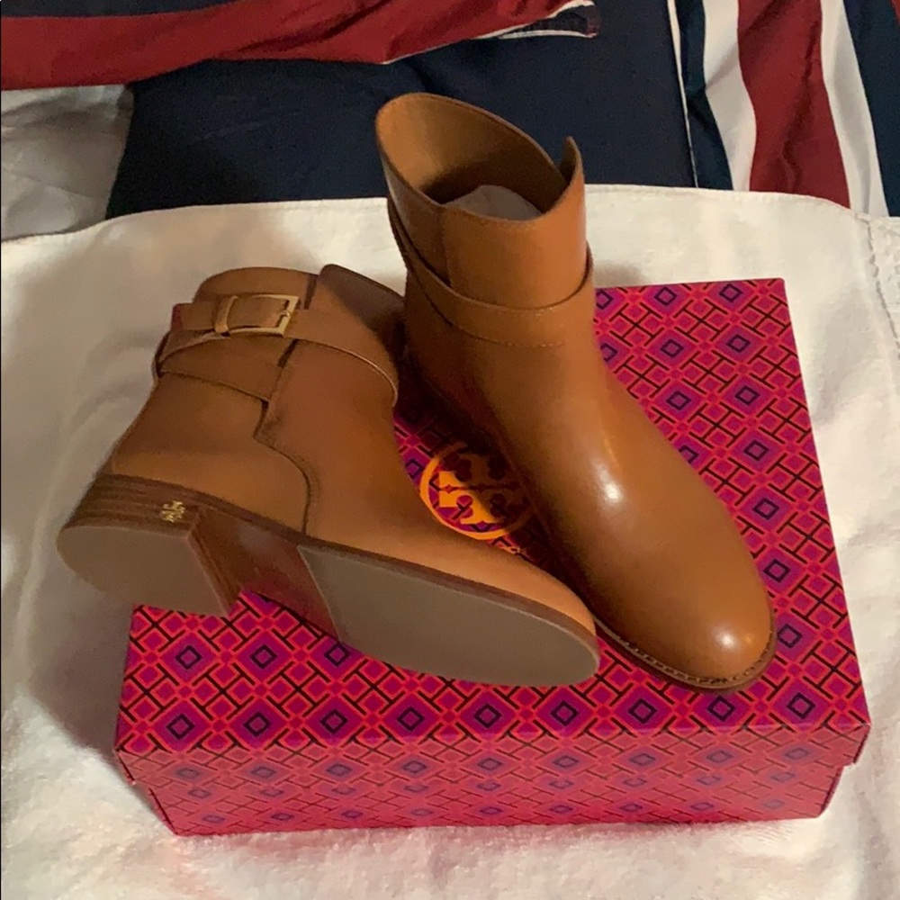 Tory burch brown boots